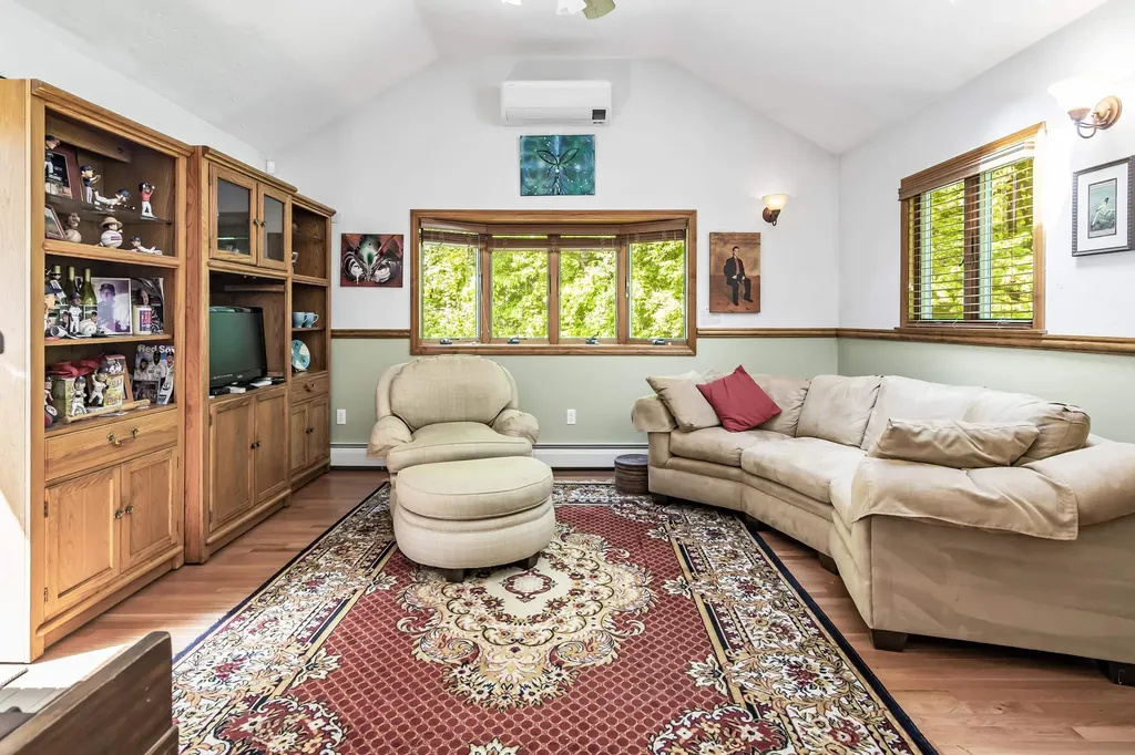6 Currier Drive Londonderry NH 03053