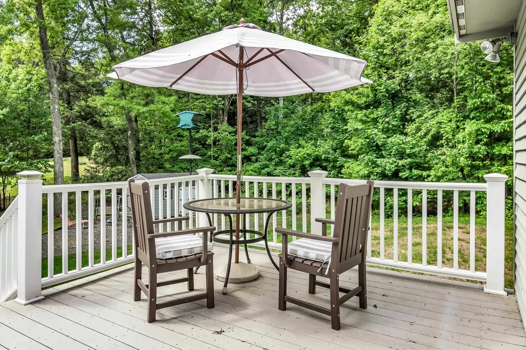 6 Currier Drive Londonderry NH 03053