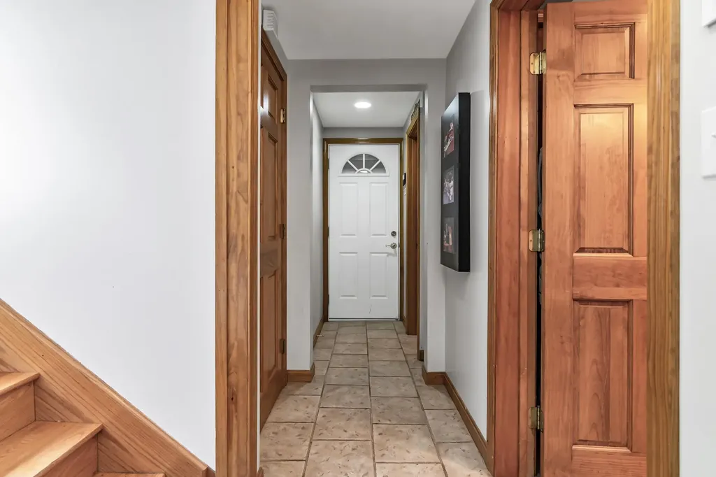 6 Currier Drive Londonderry NH 03053