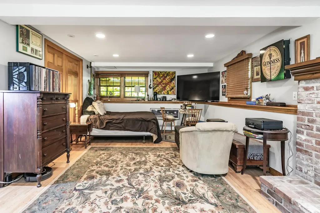 6 Currier Drive Londonderry NH 03053
