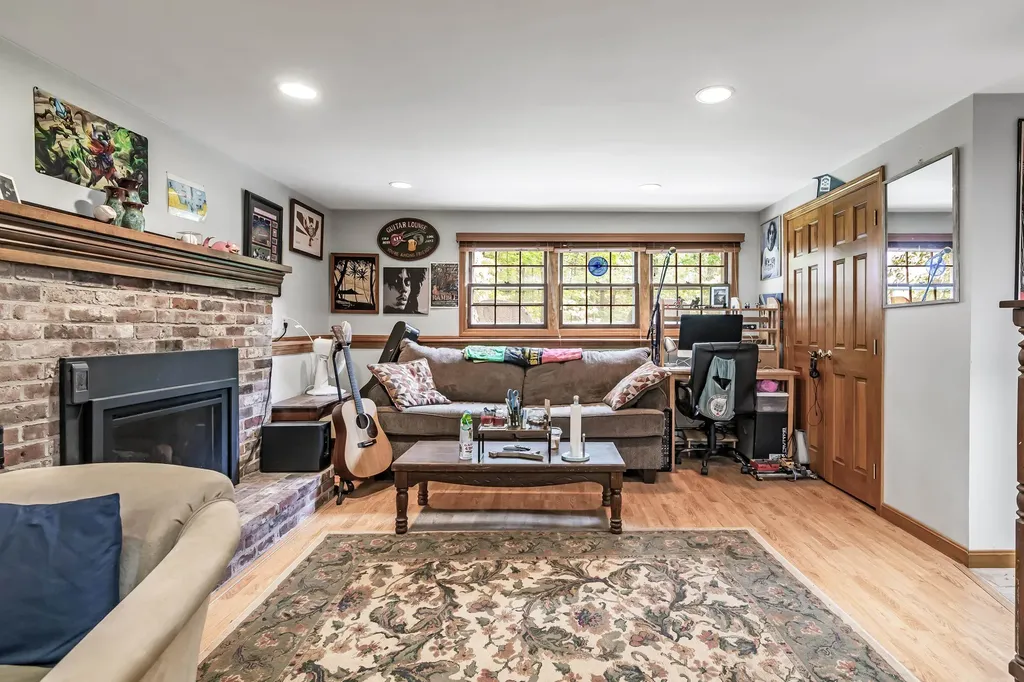 6 Currier Drive Londonderry NH 03053