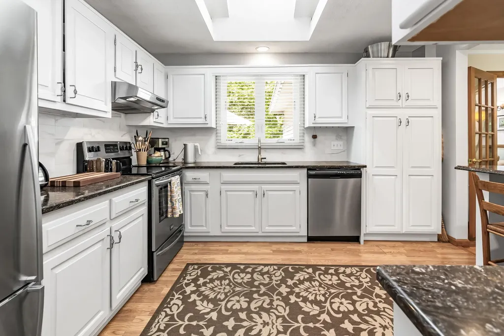 6 Currier Drive Londonderry NH 03053