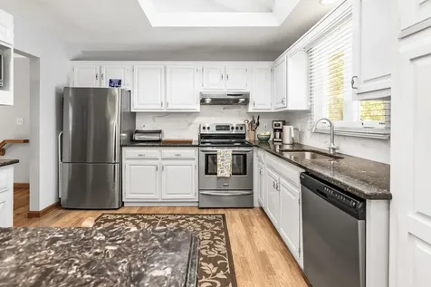 6 Currier Drive Londonderry NH 03053