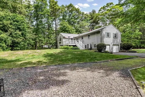 6 Currier Drive Londonderry NH 03053