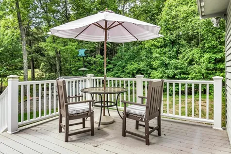 6 Currier Drive Londonderry NH 03053