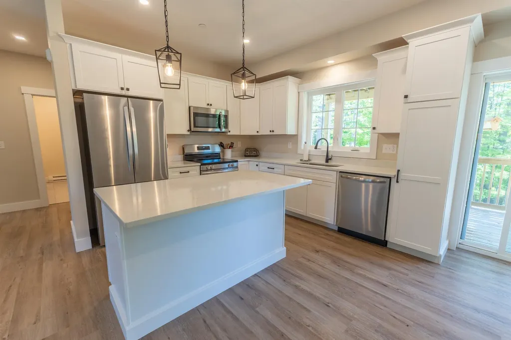 4-8 Beaver Brook Way Pelham NH 03076