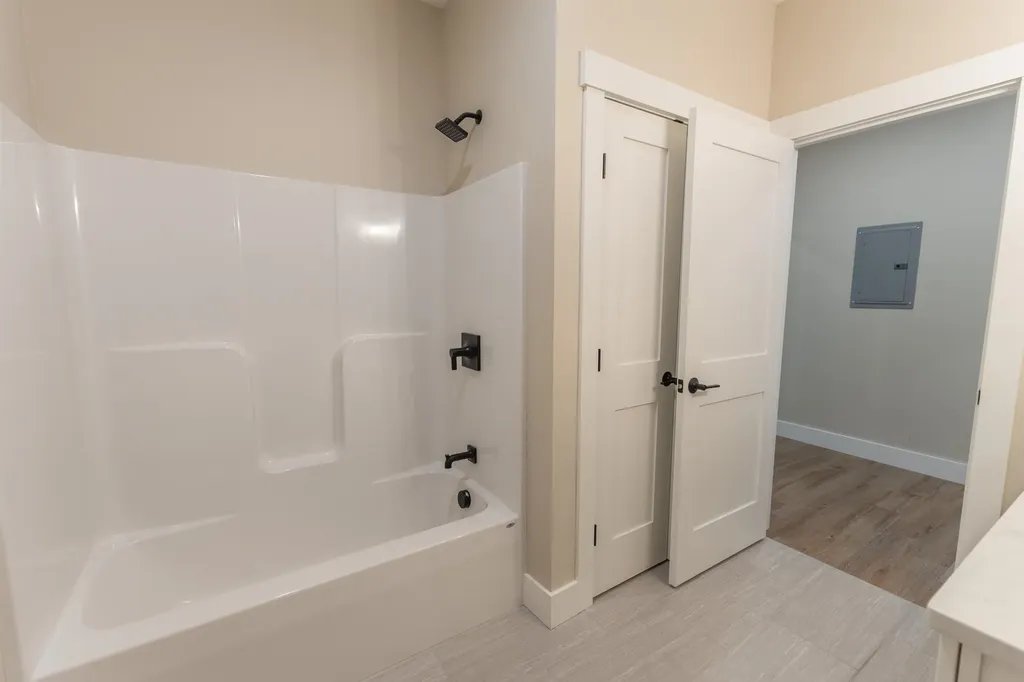 4-8 Beaver Brook Way Pelham NH 03076