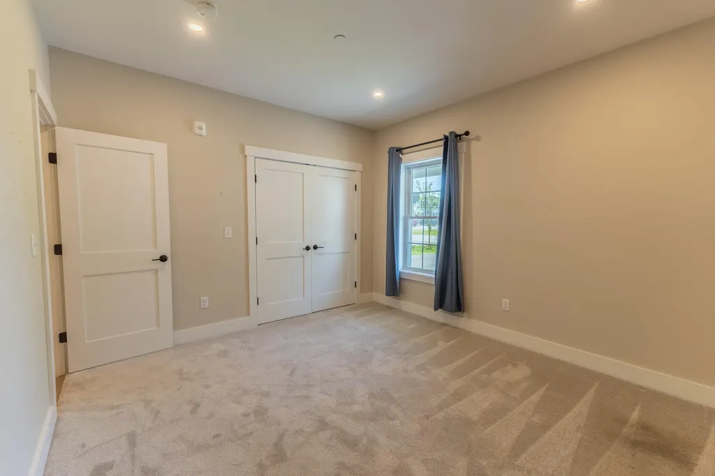 4-8 Beaver Brook Way Pelham NH 03076