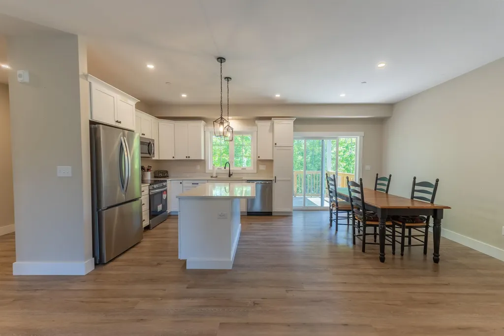 4-8 Beaver Brook Way Pelham NH 03076