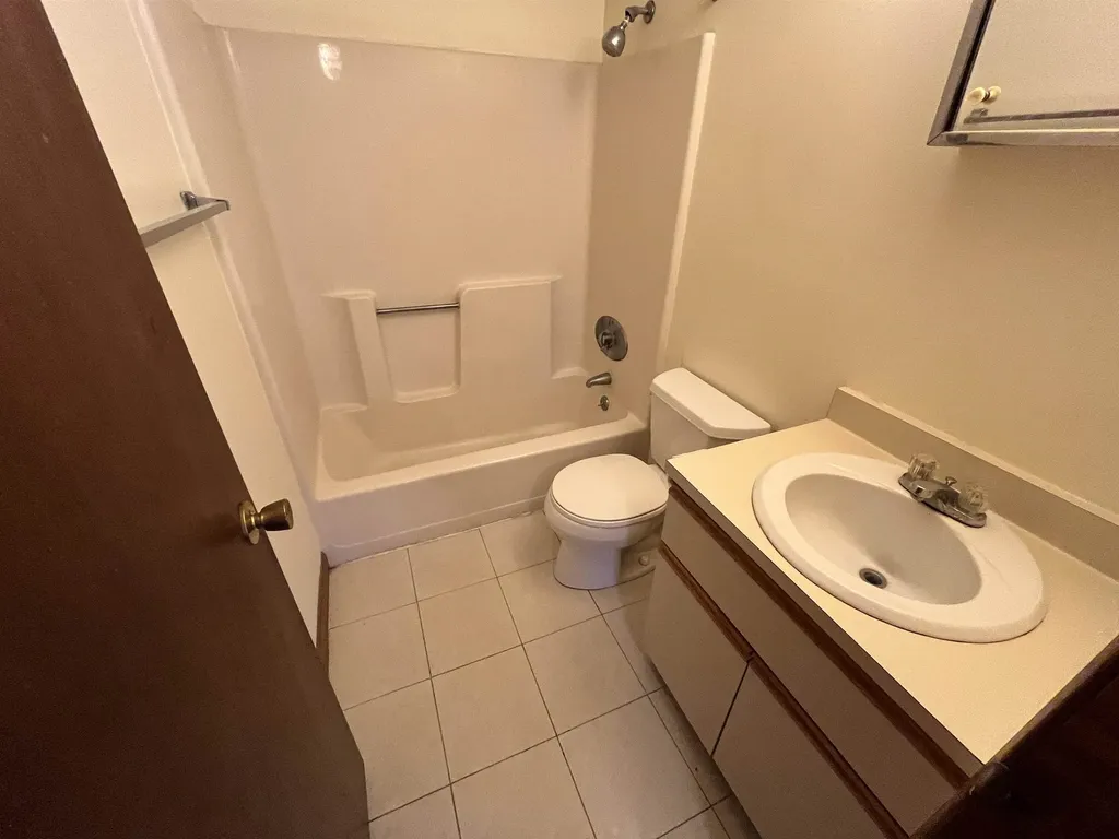 2 Roedean Drive Nashua NH 03063