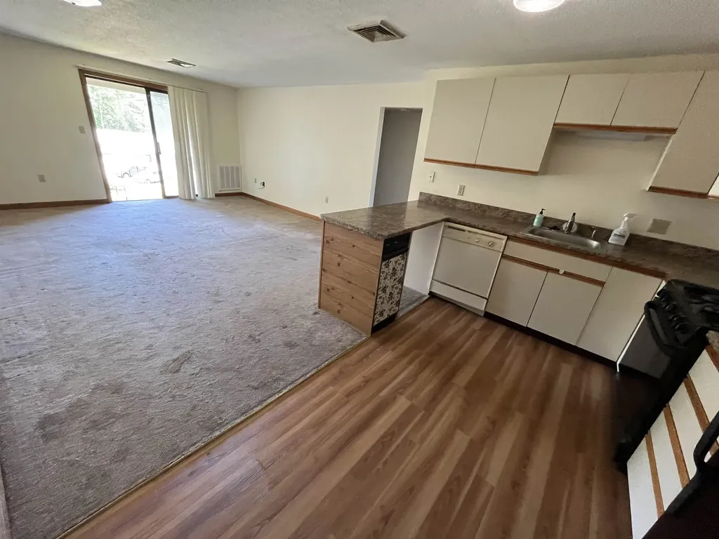 2 Roedean Drive Nashua NH 03063