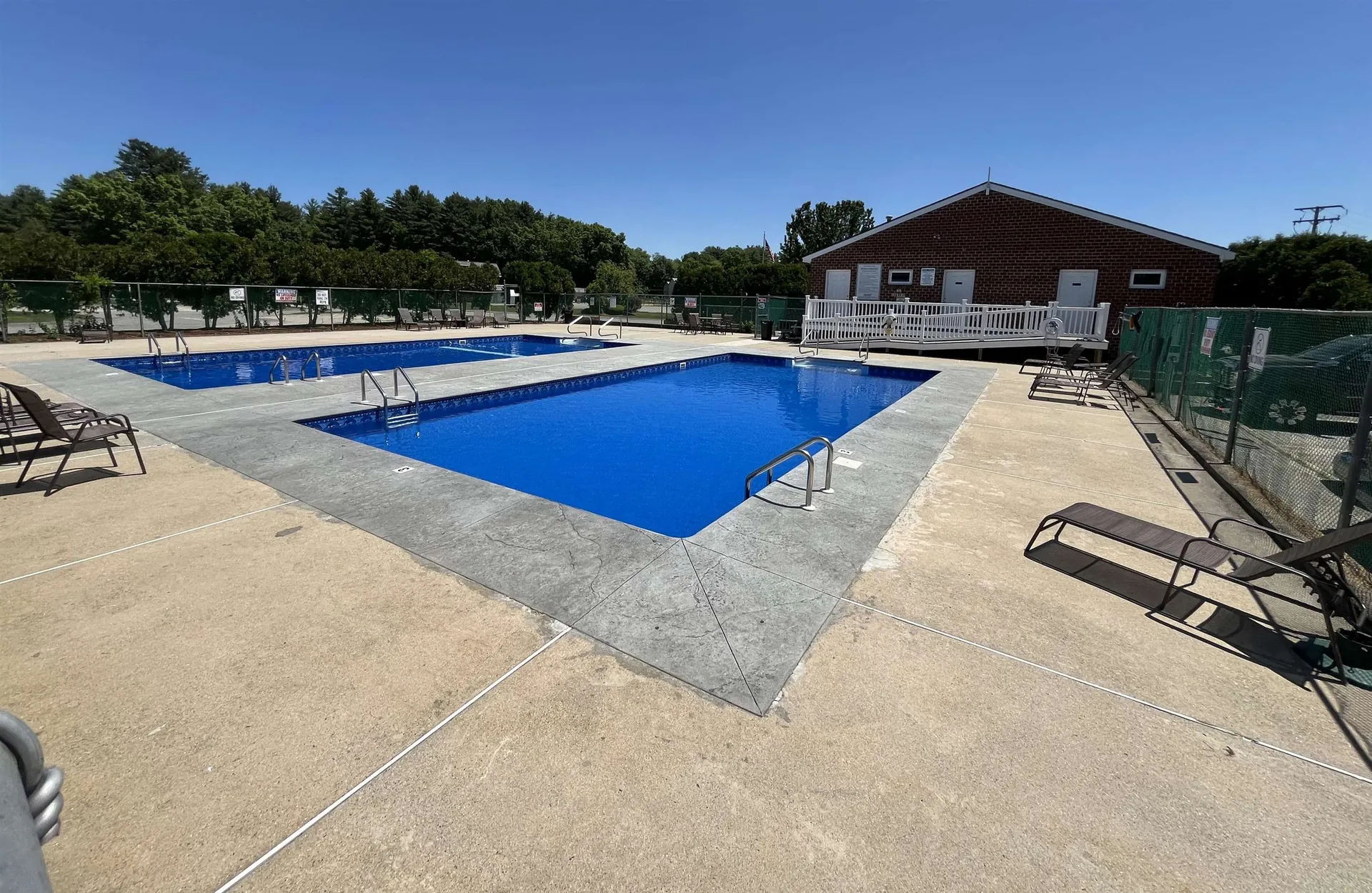 2 Roedean Drive Nashua NH 03063