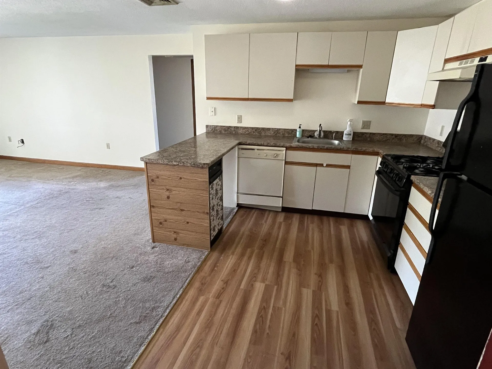 2 Roedean Drive Nashua NH 03063