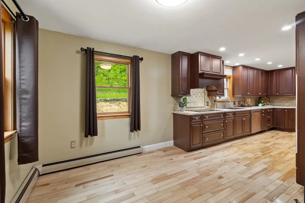 697 East Hill Road Richmond VT 05477
