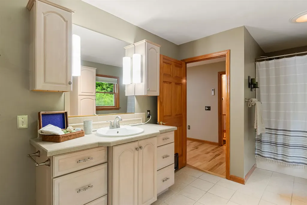 697 East Hill Road Richmond VT 05477