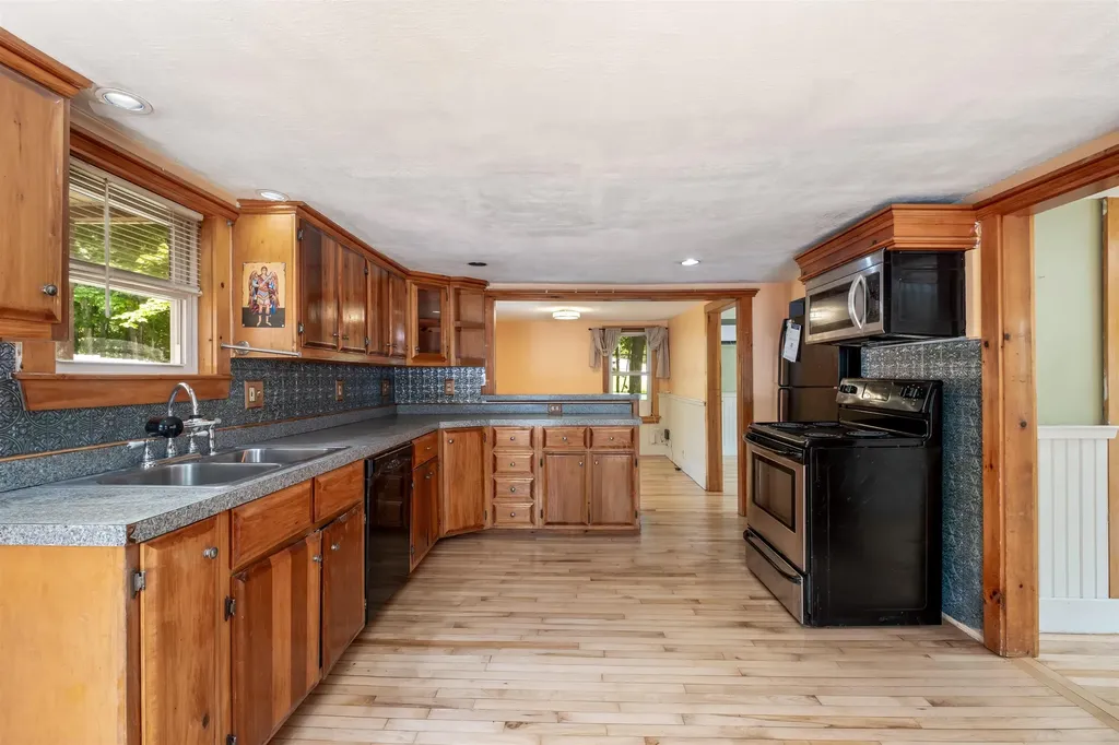 74 Glen Street Farmington NH 03835