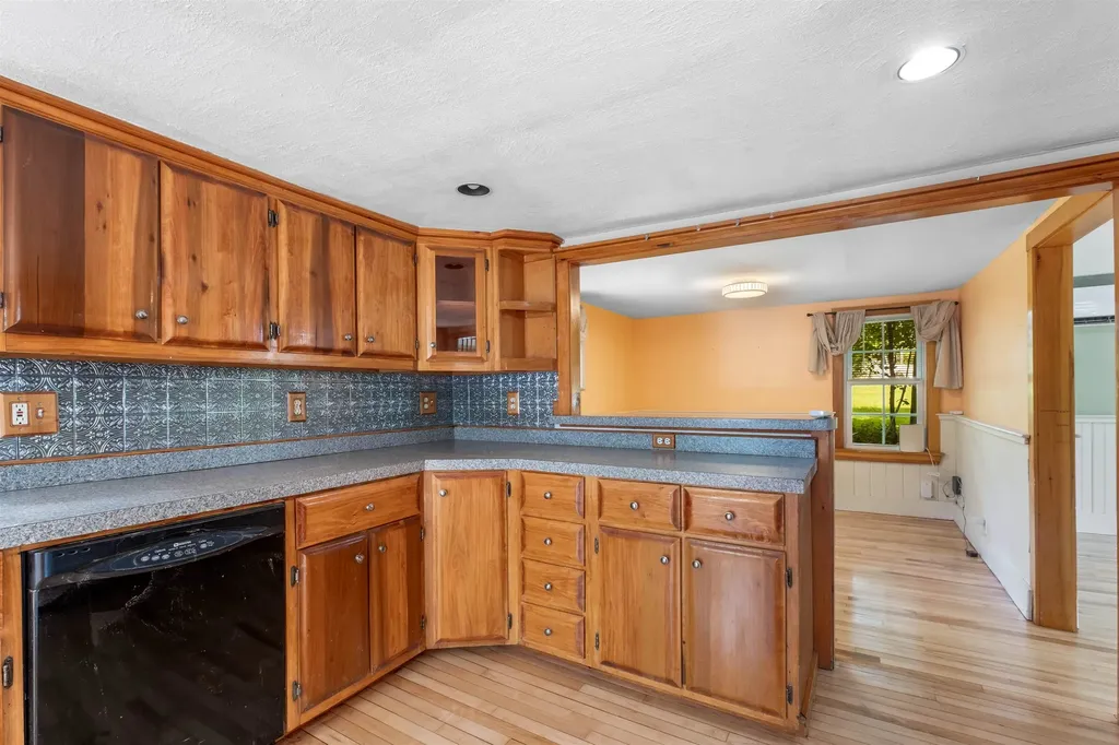 74 Glen Street Farmington NH 03835