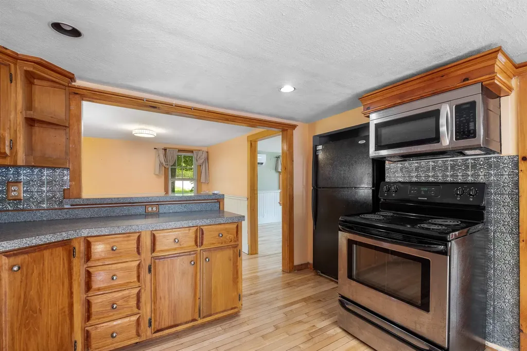74 Glen Street Farmington NH 03835