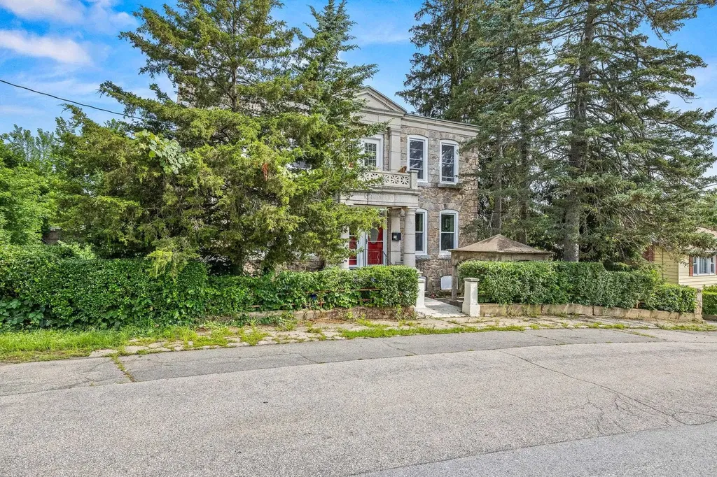 30 Rosedale Avenue Manchester NH 03103