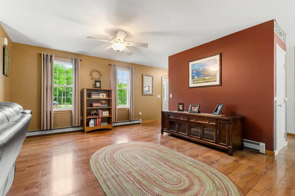 44 Brickyard Drive Litchfield NH 03052
