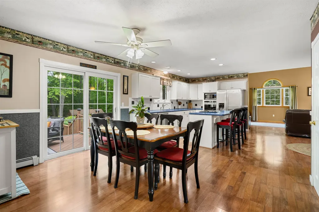 44 Brickyard Drive Litchfield NH 03052