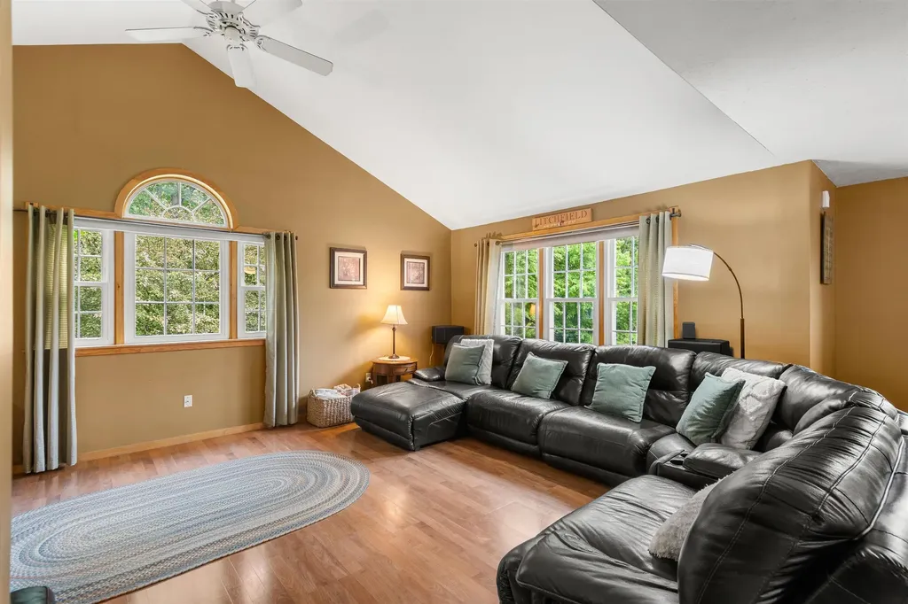 44 Brickyard Drive Litchfield NH 03052