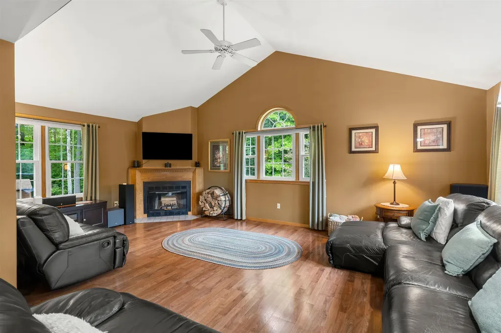 44 Brickyard Drive Litchfield NH 03052