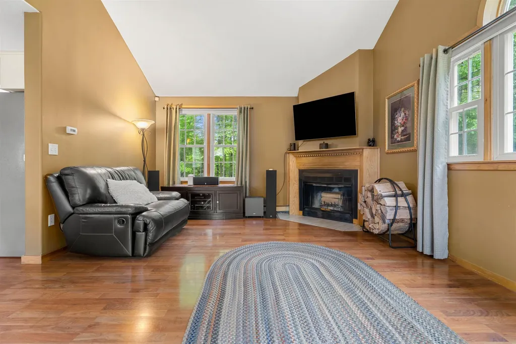 44 Brickyard Drive Litchfield NH 03052