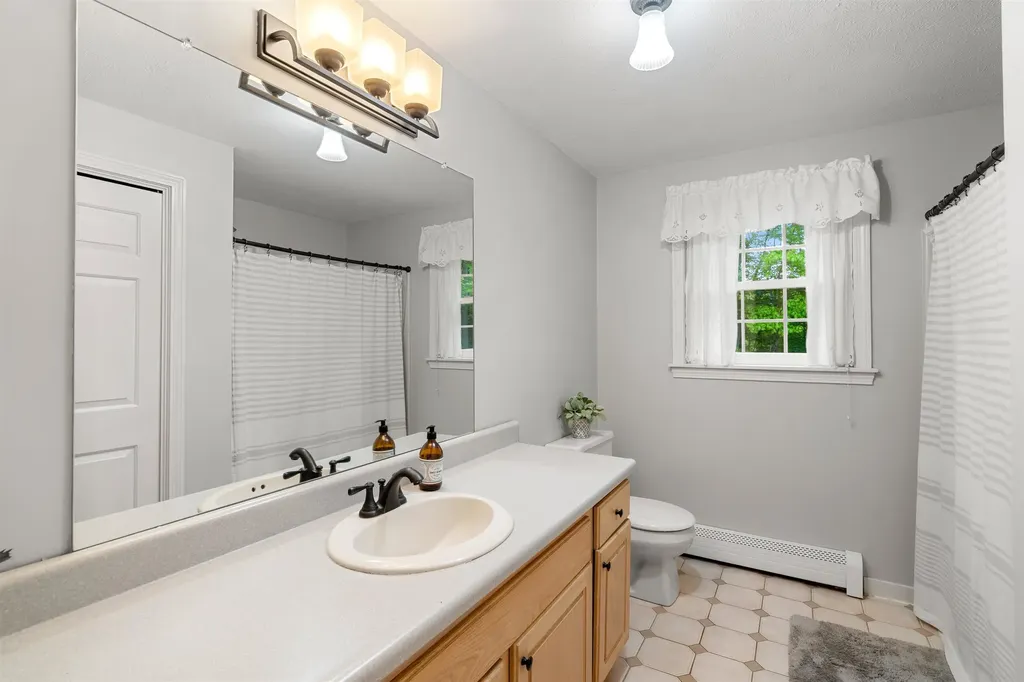 44 Brickyard Drive Litchfield NH 03052