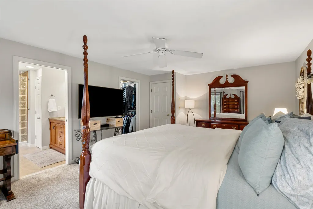 44 Brickyard Drive Litchfield NH 03052