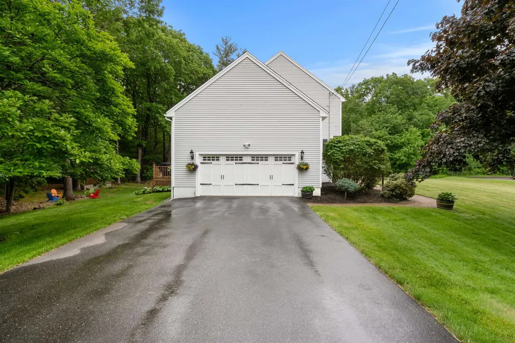 44 Brickyard Drive Litchfield NH 03052