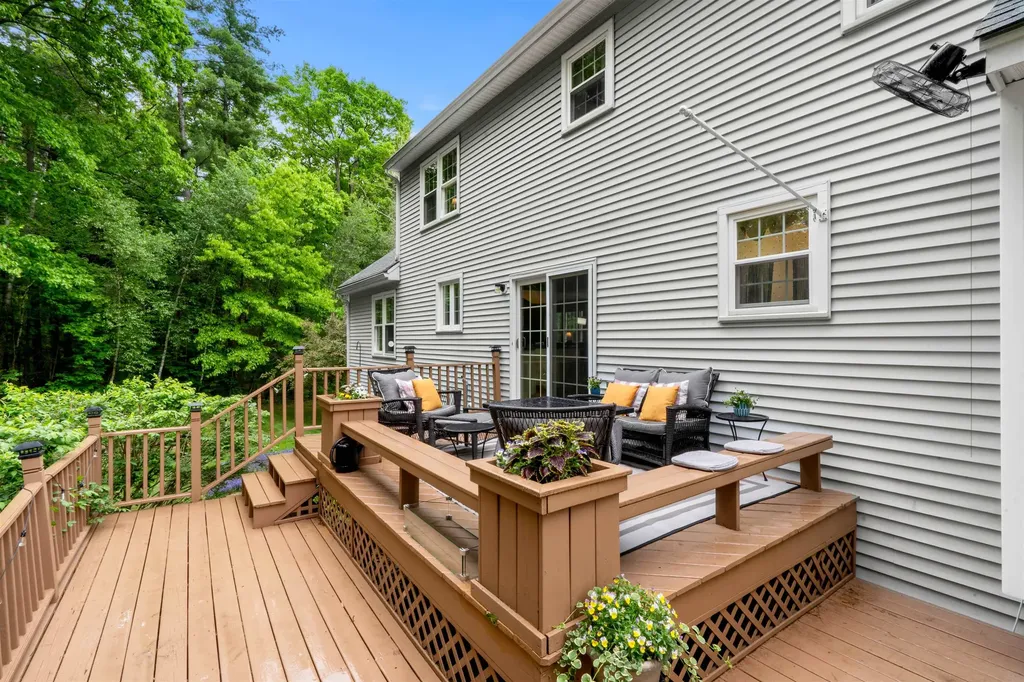 44 Brickyard Drive Litchfield NH 03052