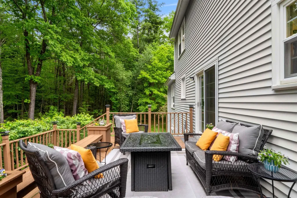 44 Brickyard Drive Litchfield NH 03052