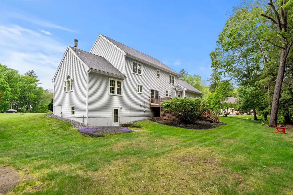 44 Brickyard Drive Litchfield NH 03052
