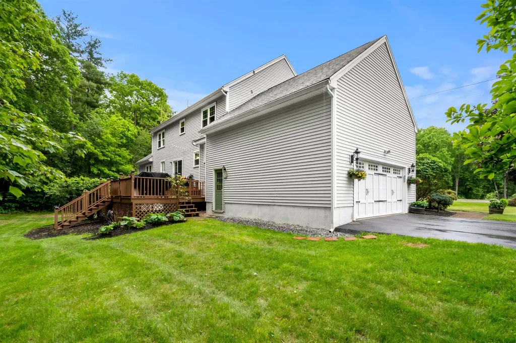 44 Brickyard Drive Litchfield NH 03052