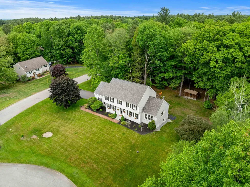 44 Brickyard Drive Litchfield NH 03052