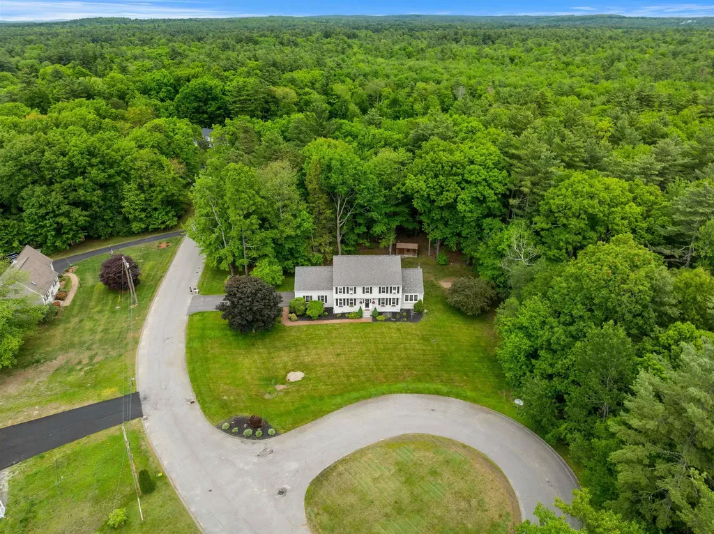 44 Brickyard Drive Litchfield NH 03052