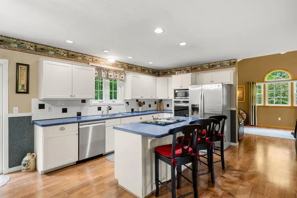 44 Brickyard Drive Litchfield NH 03052