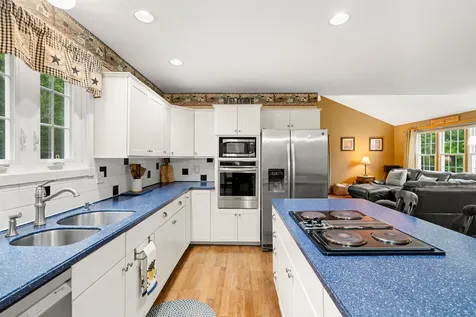 44 Brickyard Drive Litchfield NH 03052