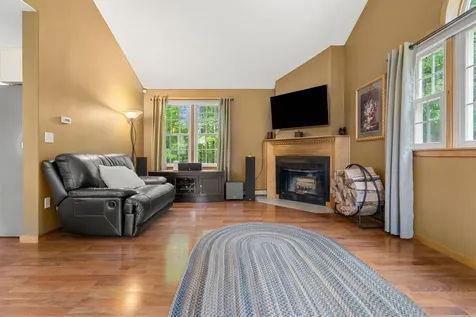 44 Brickyard Drive Litchfield NH 03052