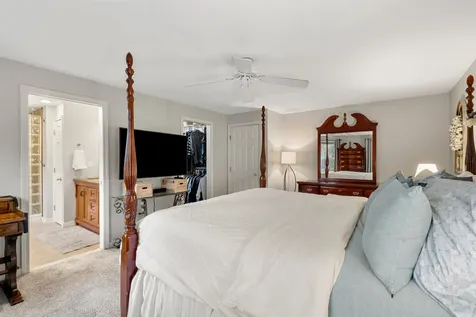 44 Brickyard Drive Litchfield NH 03052