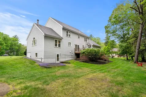 44 Brickyard Drive Litchfield NH 03052