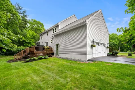 44 Brickyard Drive Litchfield NH 03052