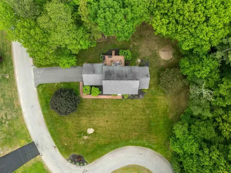44 Brickyard Drive Litchfield NH 03052