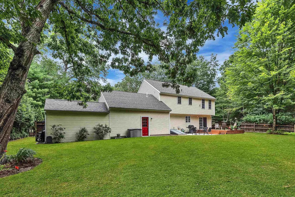 5 Captain Danforth Lane Amherst NH 03031