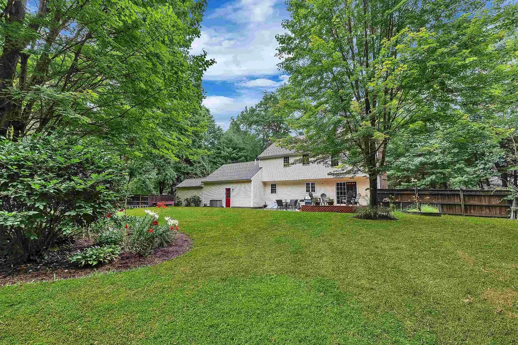 5 Captain Danforth Lane Amherst NH 03031