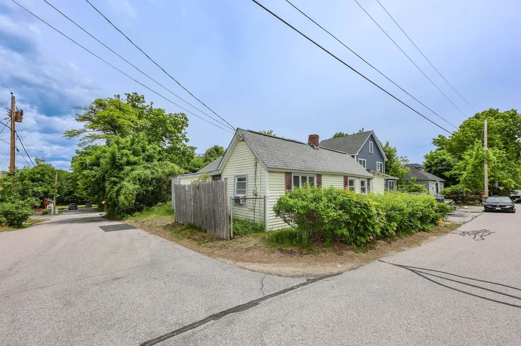 186 Peabody Avenue Manchester NH 03109