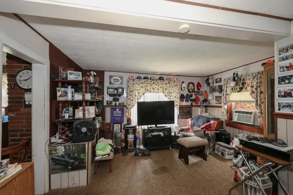 186 Peabody Avenue Manchester NH 03109