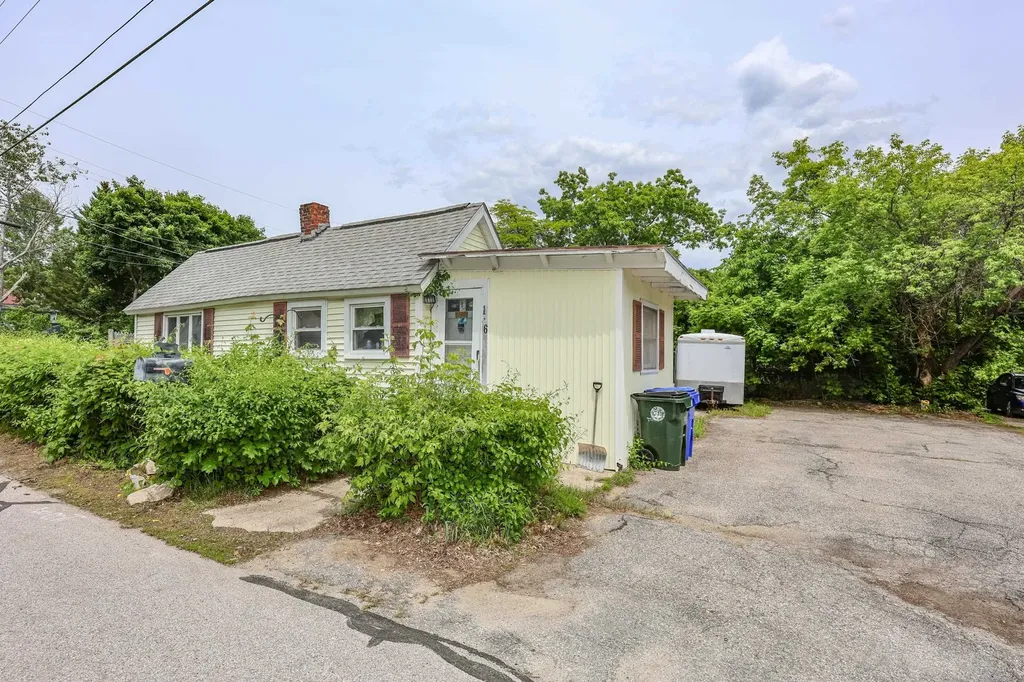 186 Peabody Avenue Manchester NH 03109
