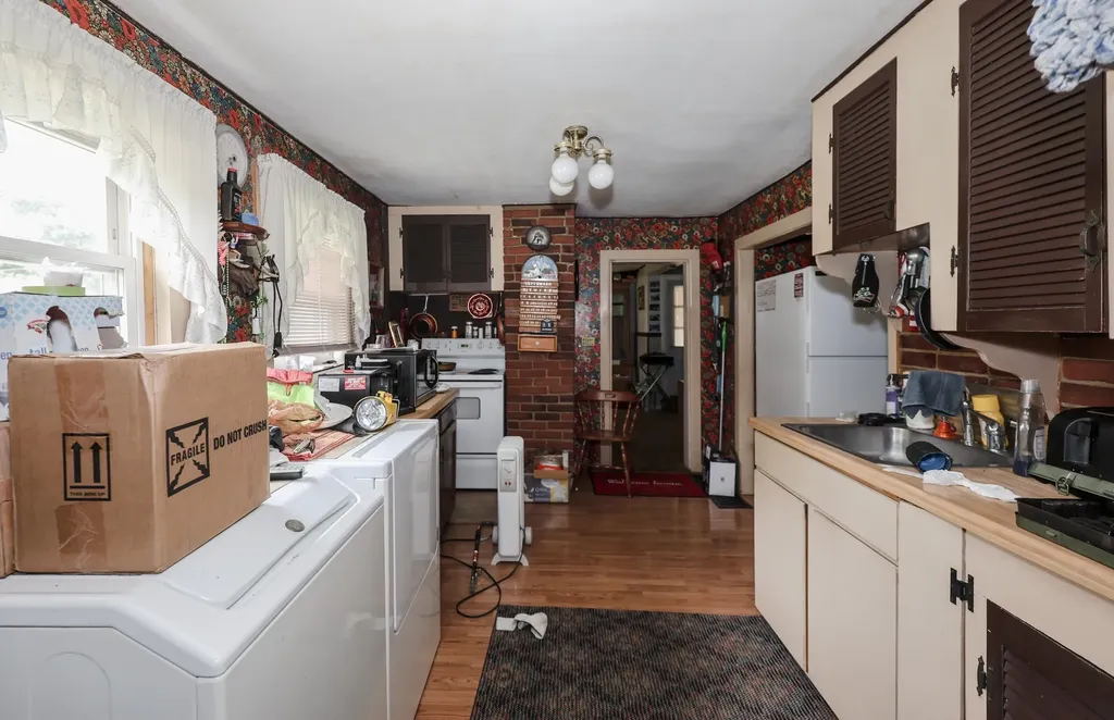 186 Peabody Avenue Manchester NH 03109